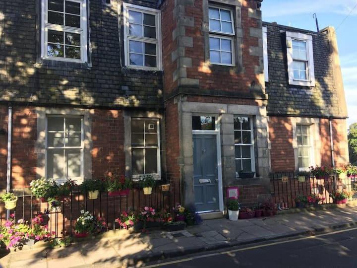 אדינבורו Beautiful Scandi-Inspired One Bed In Stockbridge מראה חיצוני תמונה